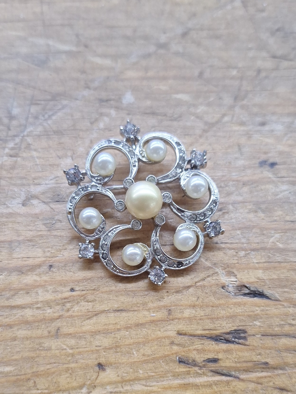 Pennino Vintage Pearl and Silver-Tone Floral Brooch - Cream Pearls